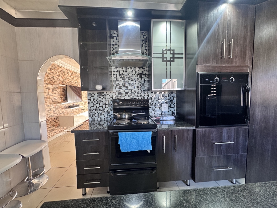 3 Bedroom Property for Sale in Kanana North West